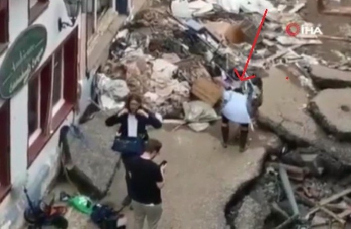 Kendini çamura bulayan Alman muhabir işinden oldu