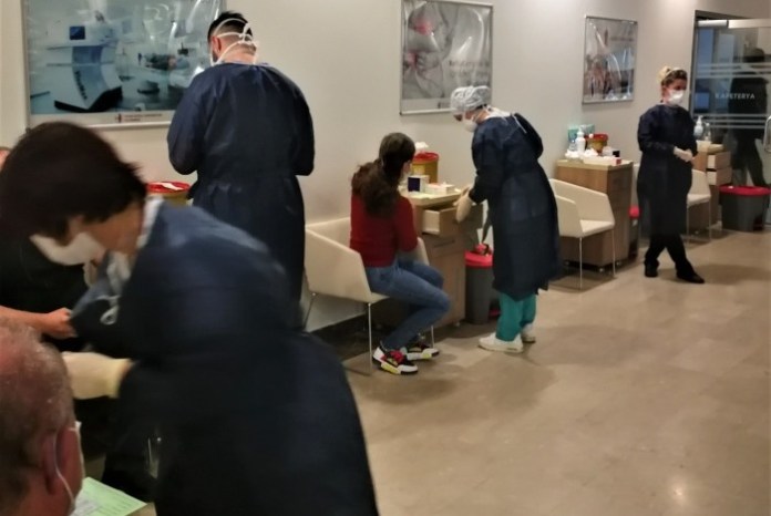 Sinovac aşısı yaptıran 609 sağlık çalışanı arasında son 6 ayda sadece bir kişi COVID-19’a yakalandı