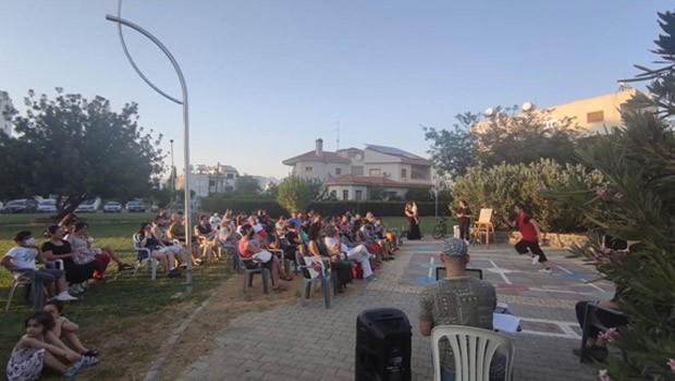 Baraka Tiyatro Ekibi’nden açık hava gösterileri