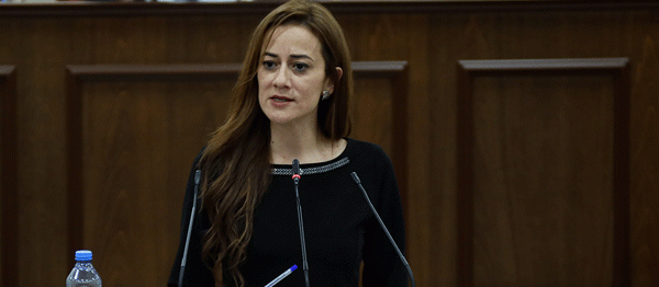 Derya: Nice saraylar gördük, içinde insanlık yok. Nice gecekondular gördük, içinde insanlık çok