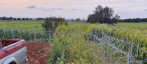 “AKAÇA” BÖLGESİ SAKİNLERİ DİKENLİ TELLERİN KALDIRILMASINI İSTİYOR