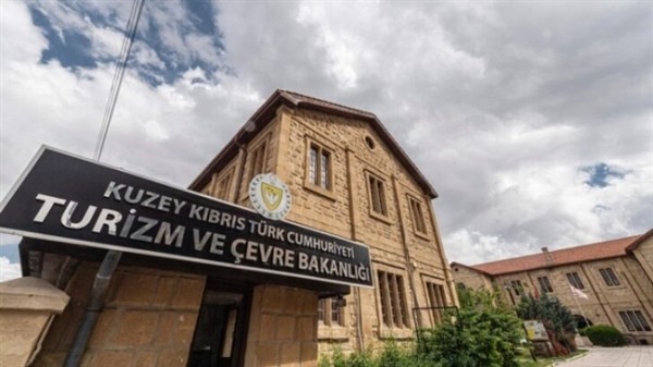 Turizm Bakanlığı: Aşısız kişiler dairelere PCR’sız alınmayacak