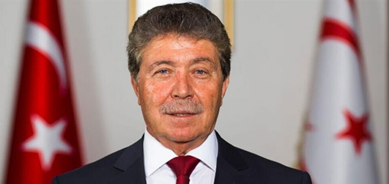 Bakan Üstel kendini izole etti