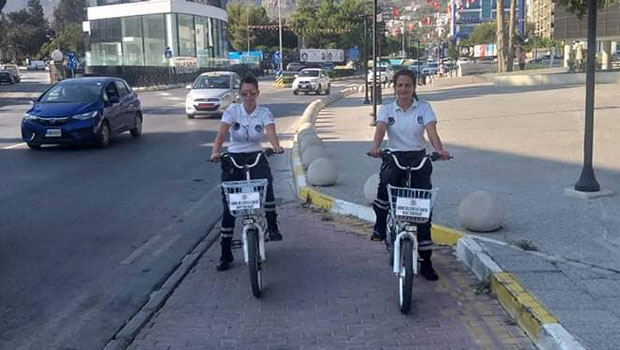 Girne’de zabıtalara elektrikli bisiklet