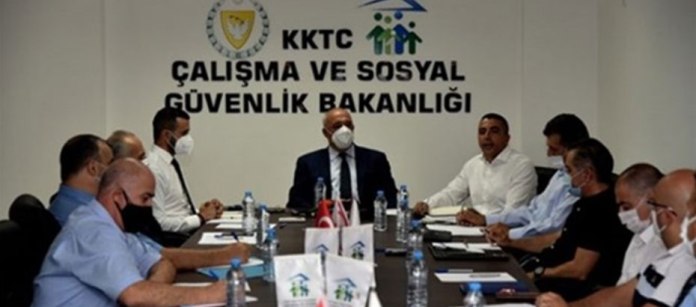 İşçi ve İşveren tarafı brüt asgari ücretin 4970 TL olması konusunda Bakanlar Kuruluna sundukları önerinin onaylanmasını bekliyor