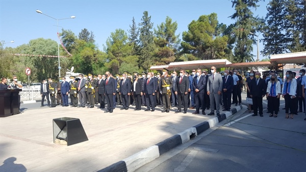 Lefkoşa’da ilk tören Atatürk Anıtı’nda düzenlendi