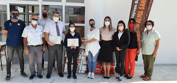 Bülent Ecevit Anadolu Lisesi LTB Hayvan Barınağı’na bağışta bulundu