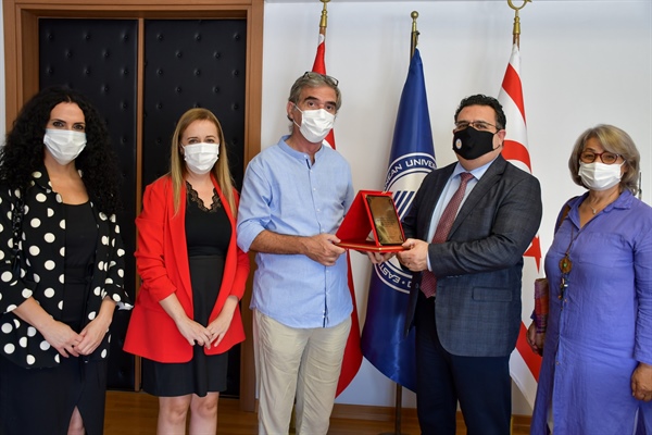 Özgür Sanat Tiyatro ve Kültür Derneği, DAÜ’yü ziyaret etti