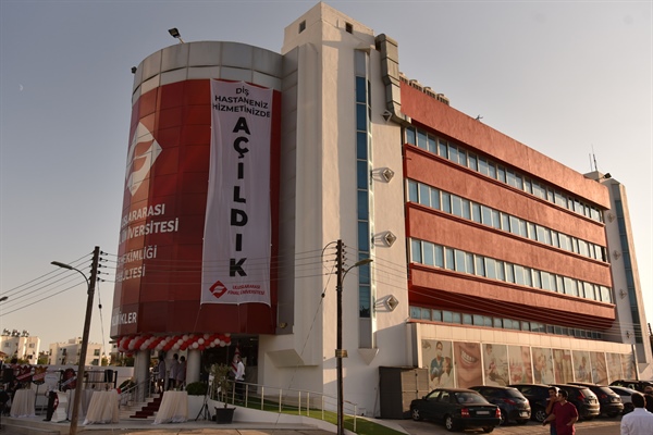 UFÜ Diş Hekimliği Fakültesi, düzenlenen törenle açıldı