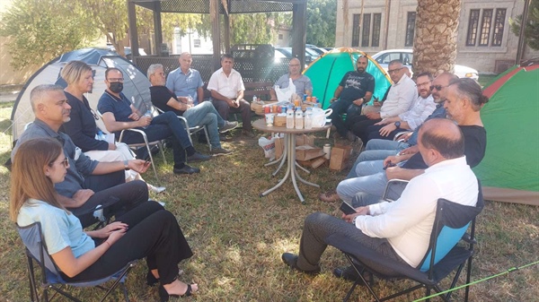 KTÖS ve KTOEÖS, belediye başkanlarının çadır eylemine destek belirtti