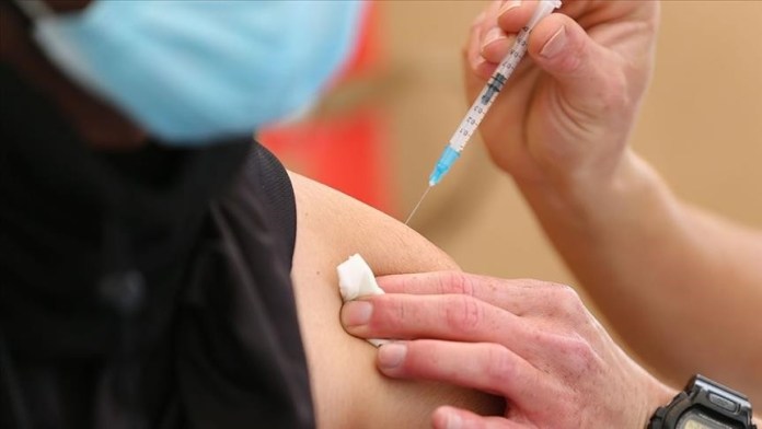 AB’nin ilaç düzenleyicisi, Pfizer-BionTech aşısının 3. dozu için yapılan başvuruyu değerlendiriyor