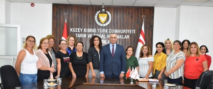 Tarım Bakanı Çavuşoğlu kadın çiftçileri kabul etti