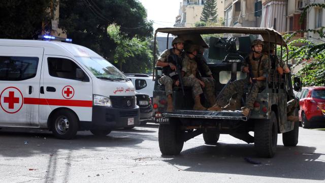 Beyrut’ta patlama sesleri: Asker sokağa indi