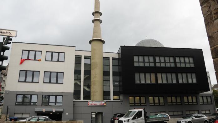Almanya’da Remscheid Merkez Camii ibadete açıldı