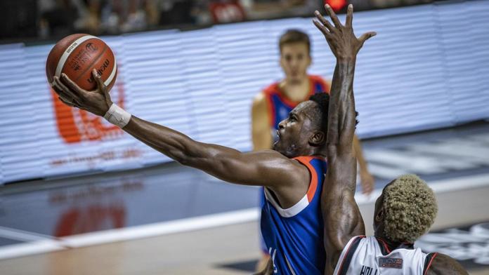 Anadolu Efes Beşiktaş’ı farklı geçti