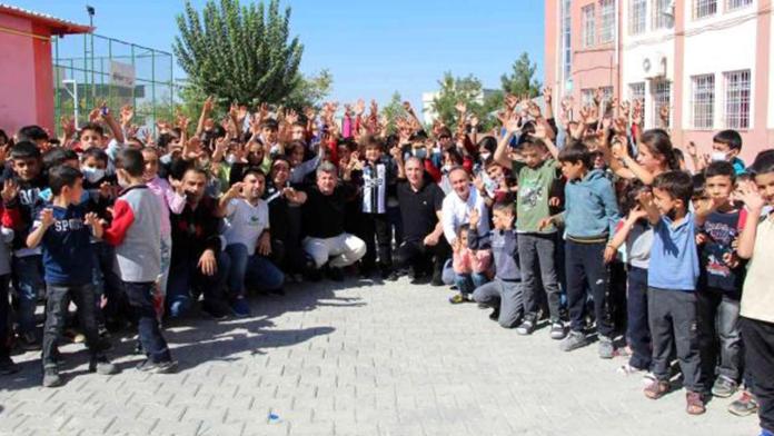 Beşiktaş’tan Siirtli öğrencilere giyim yardımı