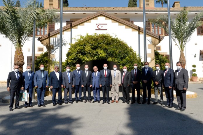 Cumhurbaşkanı Tatar, Anamur Ticaret ve Sanayi Odası Başkanı Feridun Torunoğlu ve beraberindeki heyeti kabul etti