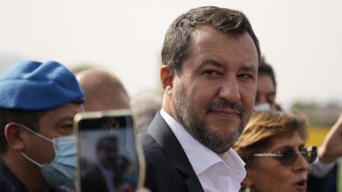 Eski İtalyan Bakan Salvini göçmenleri alıkoyma suçundan yargılanıyor