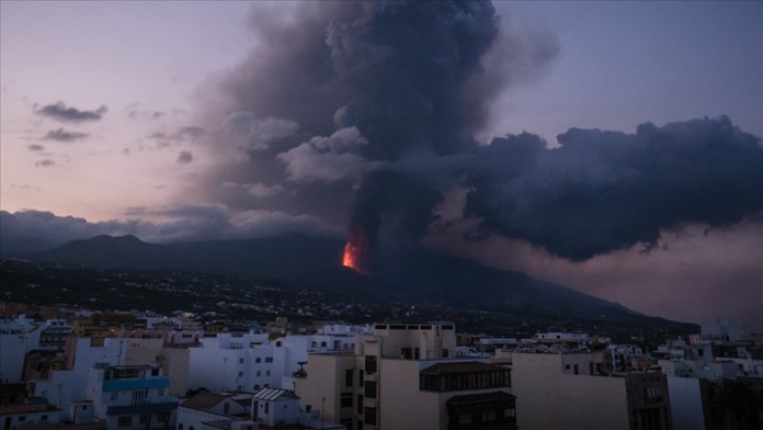 La Palma’da yanardağın püskürttüğü lavlar 10 günde Atlas Okyanusu’na ulaştı