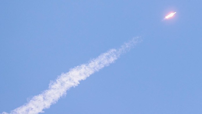 Güney Kore ilk yerli roketi ‘Nuri’yi uzaya fırlattı