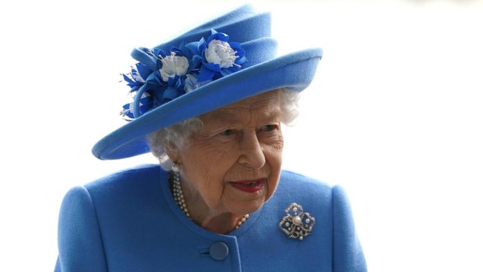 “Kraliçe İkinci Elizabeth 1 gece hastanede kaldı”