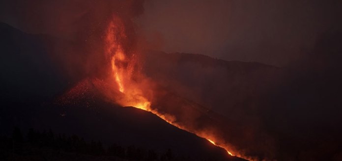 La Palma Adası’ndaki volkan bir ayda 85 milyon metreküp lav püskürttü