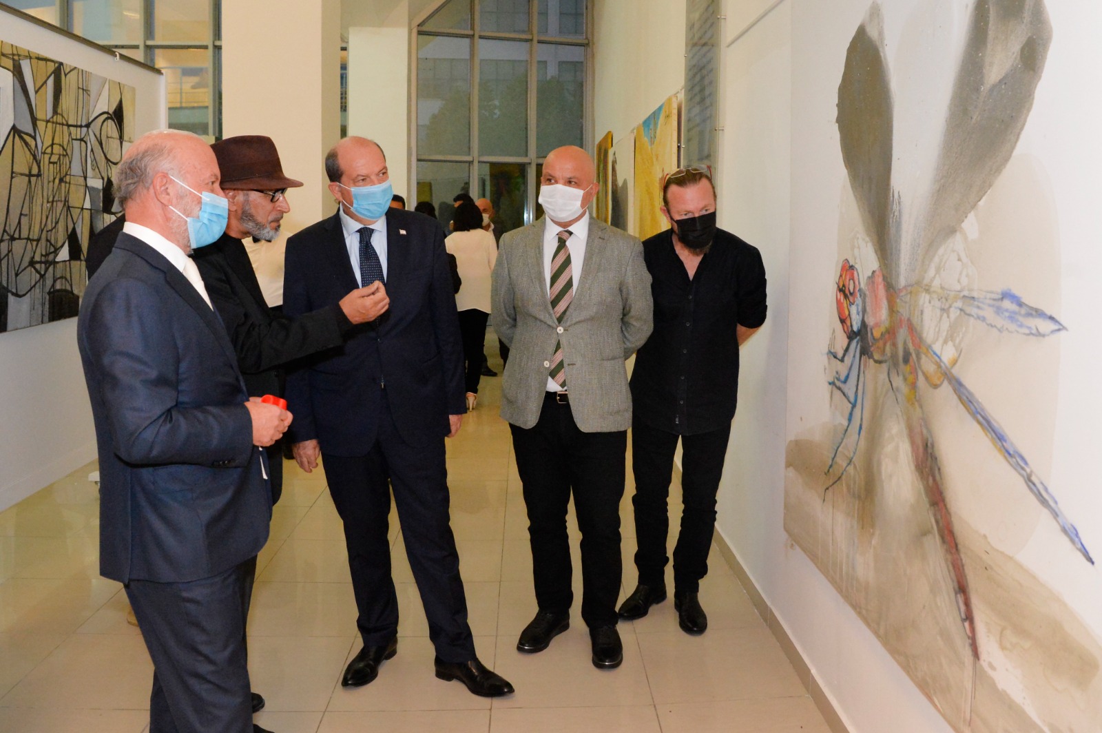 Cumhurbaşkanı Ersin Tatar, Ressam Aşık Mene’nin sergisinin açılışını gerçekleştirdi