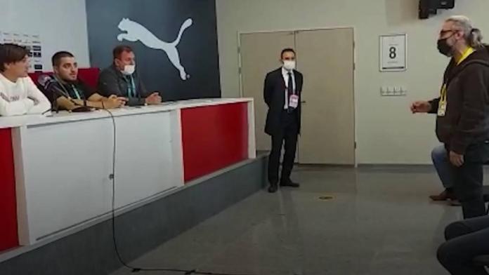 Sivaslı gazetecilerden Montello’ya protesto