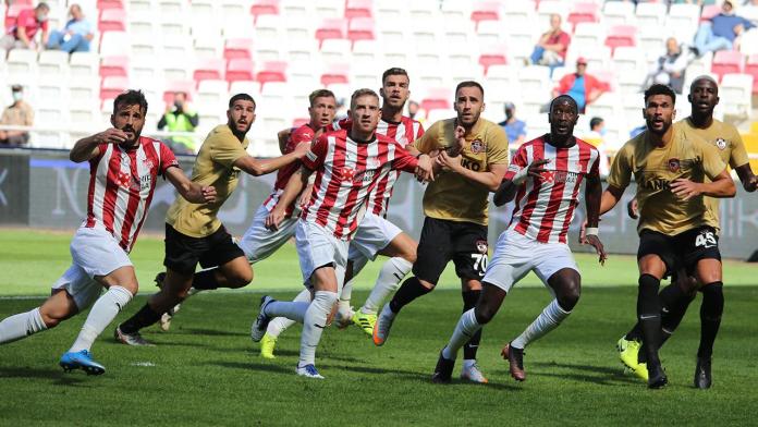 Sivasspor galibiyeti son dakikada kaçırdı