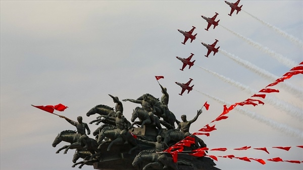 Cumhurbaşkanı Tatar, Akar ile “İzmir Airshow”u izledi