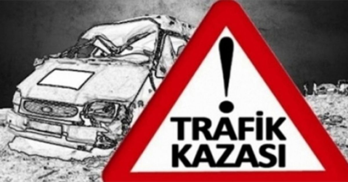 Dikkatsiz sürücü önce kaldırıma çıktı sonra vitrin camına çarptı!