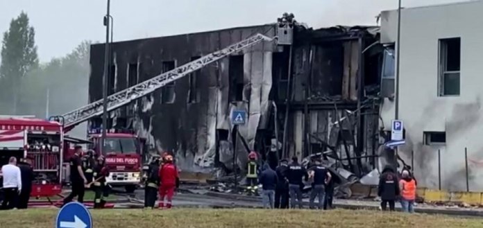 Milano kentinde düşen uçaktaki biri çocuk 8 kişi hayatını kaybetti