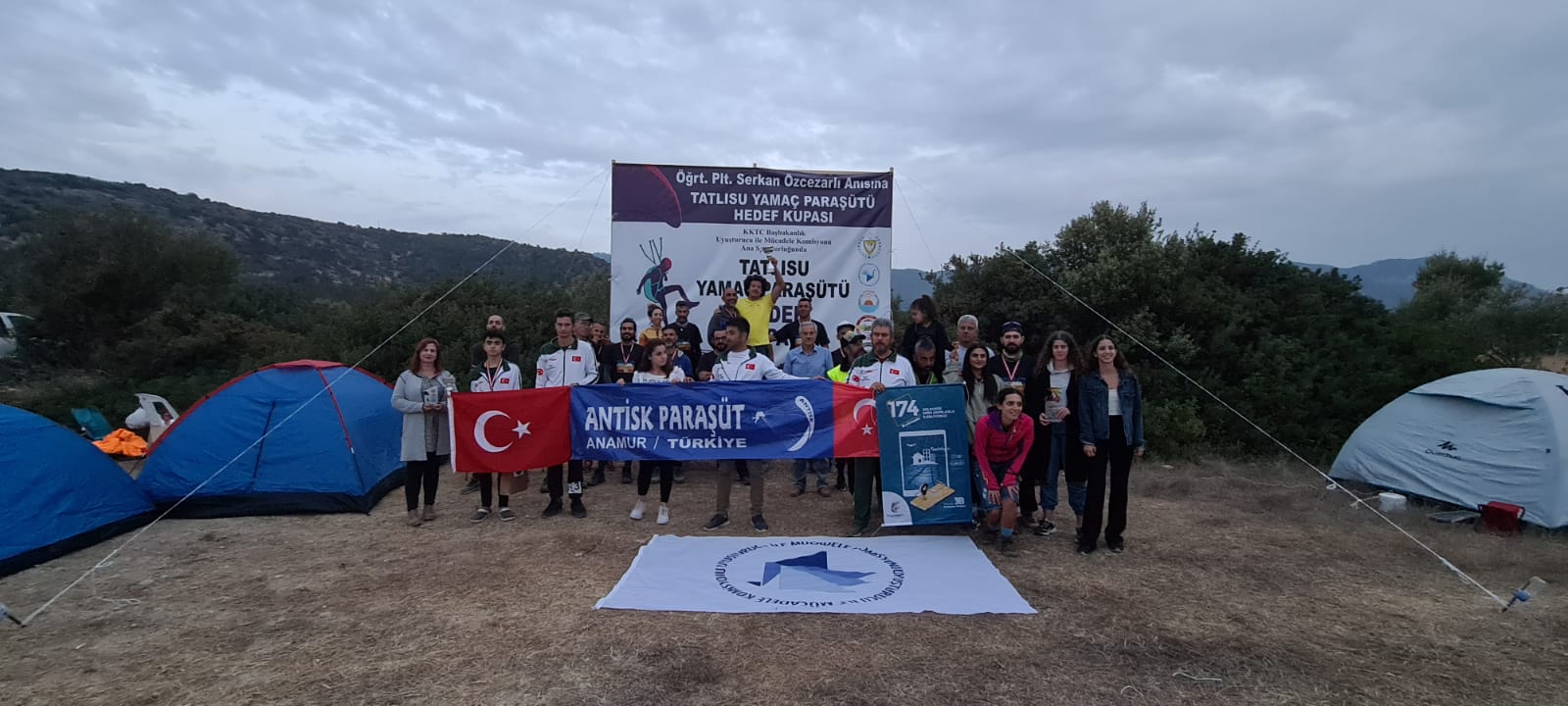 Tatlısu’da gökyüzü renklendi!