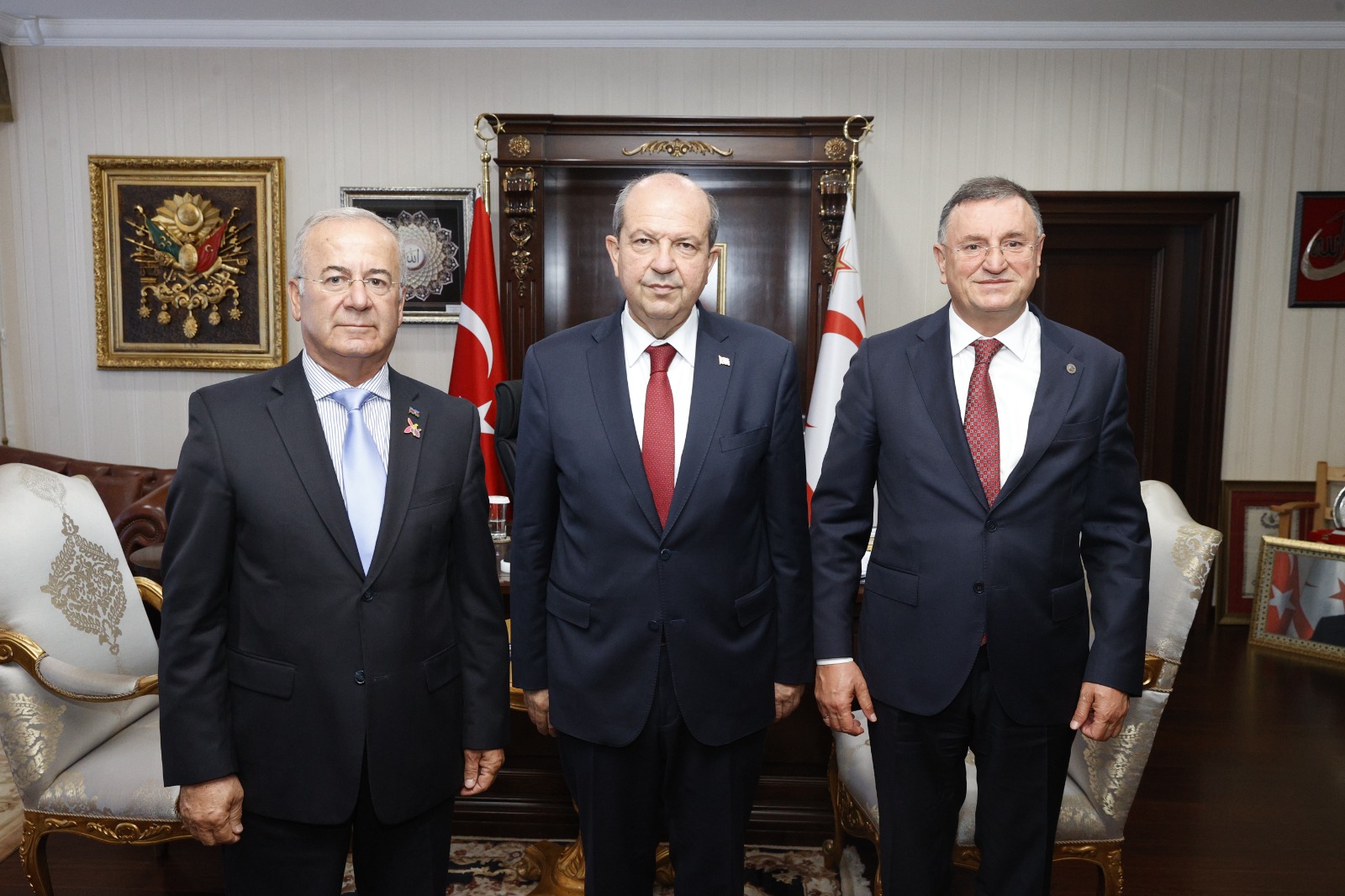 Cumhurbaşkanı Ersin Tatar, Avrupa Azerbaycanlıları Kongresi Onursal Başkanı Başar Kömür’ü kabul etti – BRTK