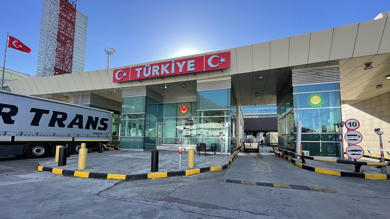 Sarp Sınır Kapısı’nda 718 tır çıkışıyla rekor kırıldı