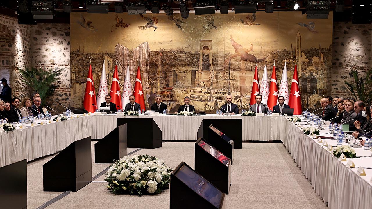 Bakan Nebati ekonomist ve akademisyenlerle buluştu