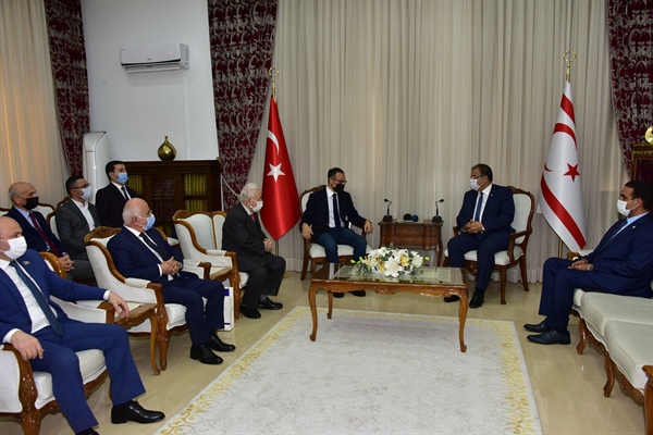 Sucuoğlu, Azerbaycan Milletvekillerini Kabul Etti