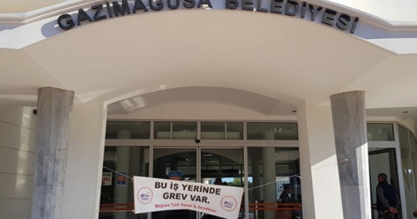 Belediyedeki Grev Bugün de Devam Ediyor