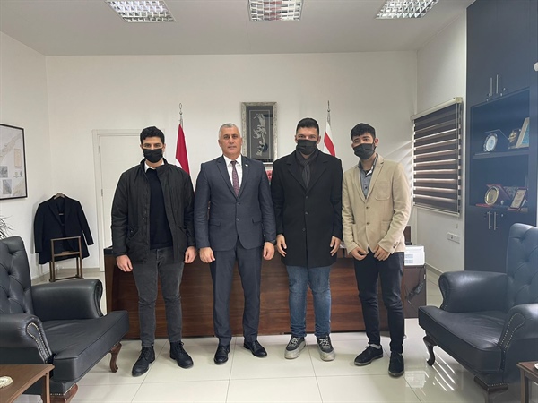 Bağımsız Gençlik Derneği, burslardaki gecikmeden kaynaklı sorunlarını Eğitim Bakanı Amcaoğlu’na aktardı