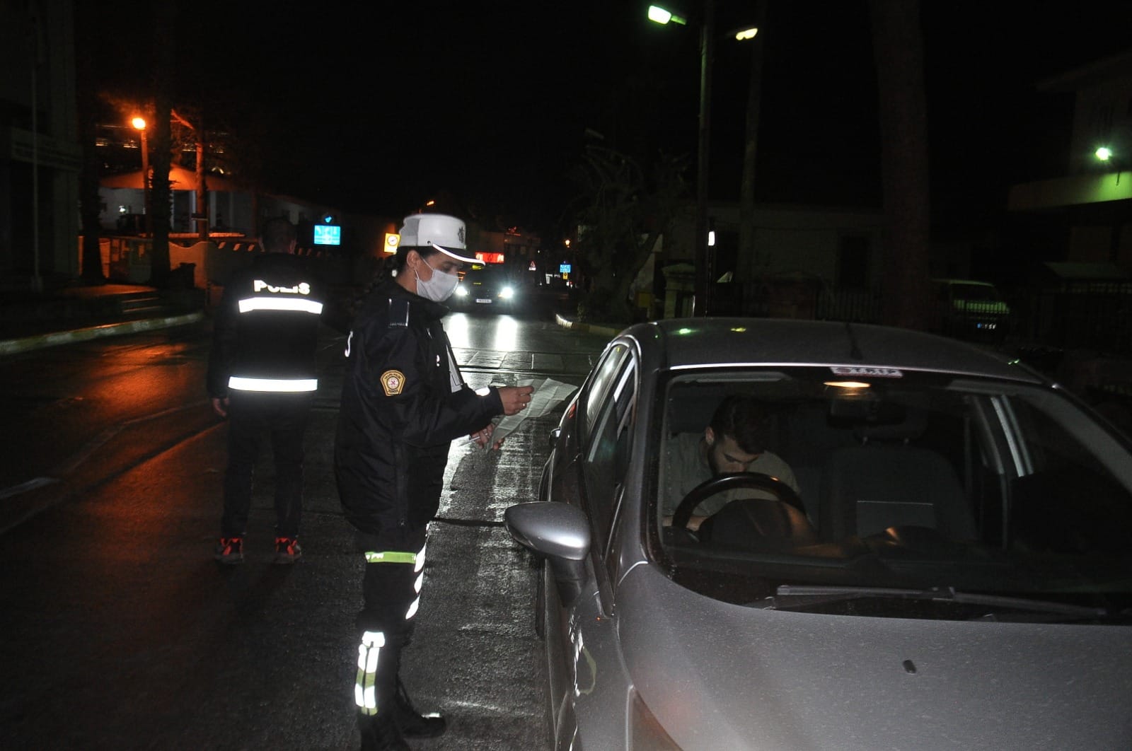 Ülke genelinde dün akşam eş zamanlı olarak asayiş ve trafik denetimleri gerçekleştirildi