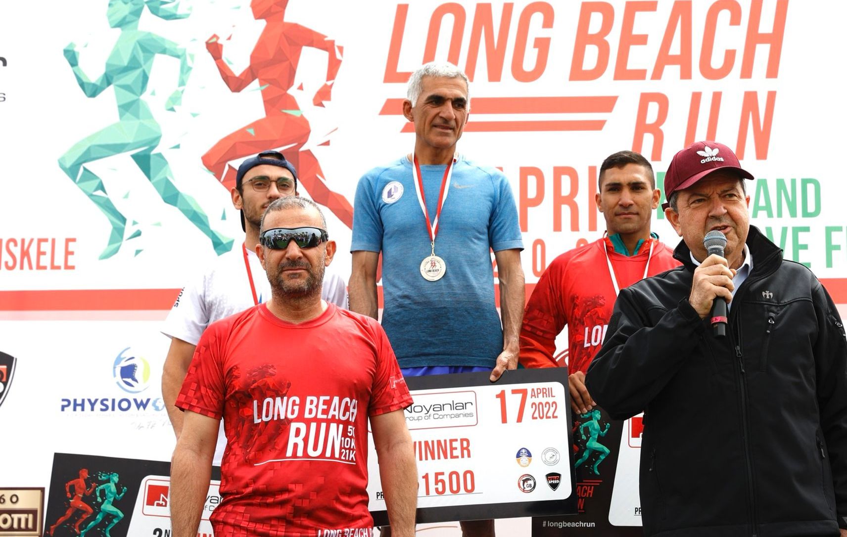 Cumhurbaşkanı Tatar, İskele Long Beach’de düzenlenen koşu ve yürüyüş etkinliğine katıldı