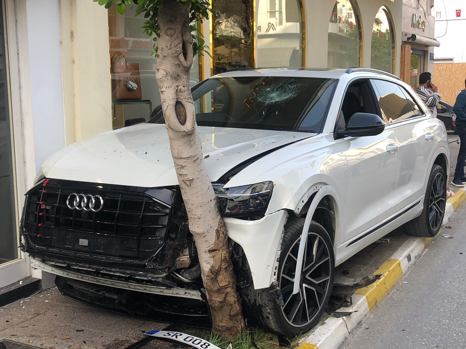 Girne’de dikkatsiz sürücü yayalara çarptı
