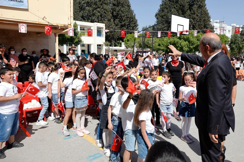 Cumhurbaşkanı Tatar, Şht. Tuncer İlkokul’ndaki 23 Nisan etkinliğine katıldı