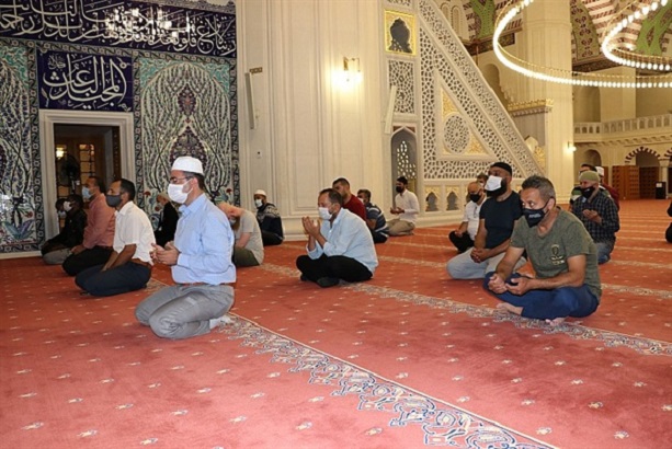 Ramazan ayının ilk teravih namazı dün akşam kılındı