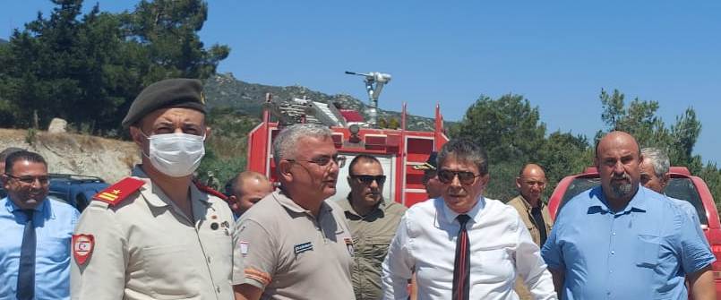 Ünal, yangın söndürme çalışmalarıyla ilgili yerinde inceleme yaparak, görevlilerden bilgi aldı