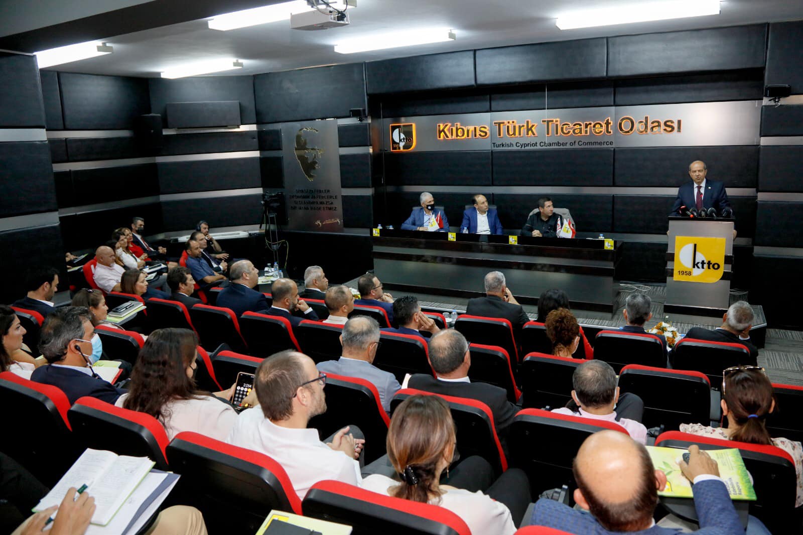 Cumhurbaşkanı Tatar: Pandemi döneminde ekonominin yüzde 80 daralmış olmasına rağmen, sektörlerin ayakta durması, devletin mükellefiyetlerini yerine getirebilmesi başlı başına başarıdır