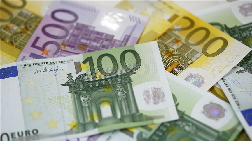 Euro 18,37 liradan, sterlin 21,87 liradan güne başladı