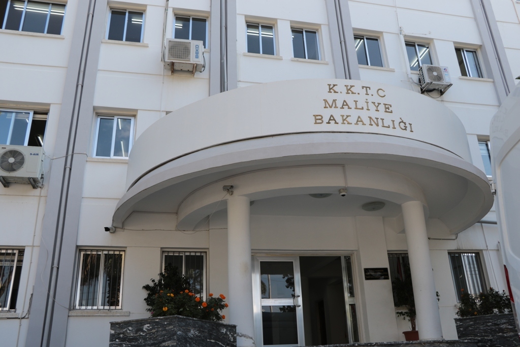 Maliye Bakanlığı: Öğrenci taşımacılığı yapan firmalar ve eylül ayı ek mesaileri bugün ödendi