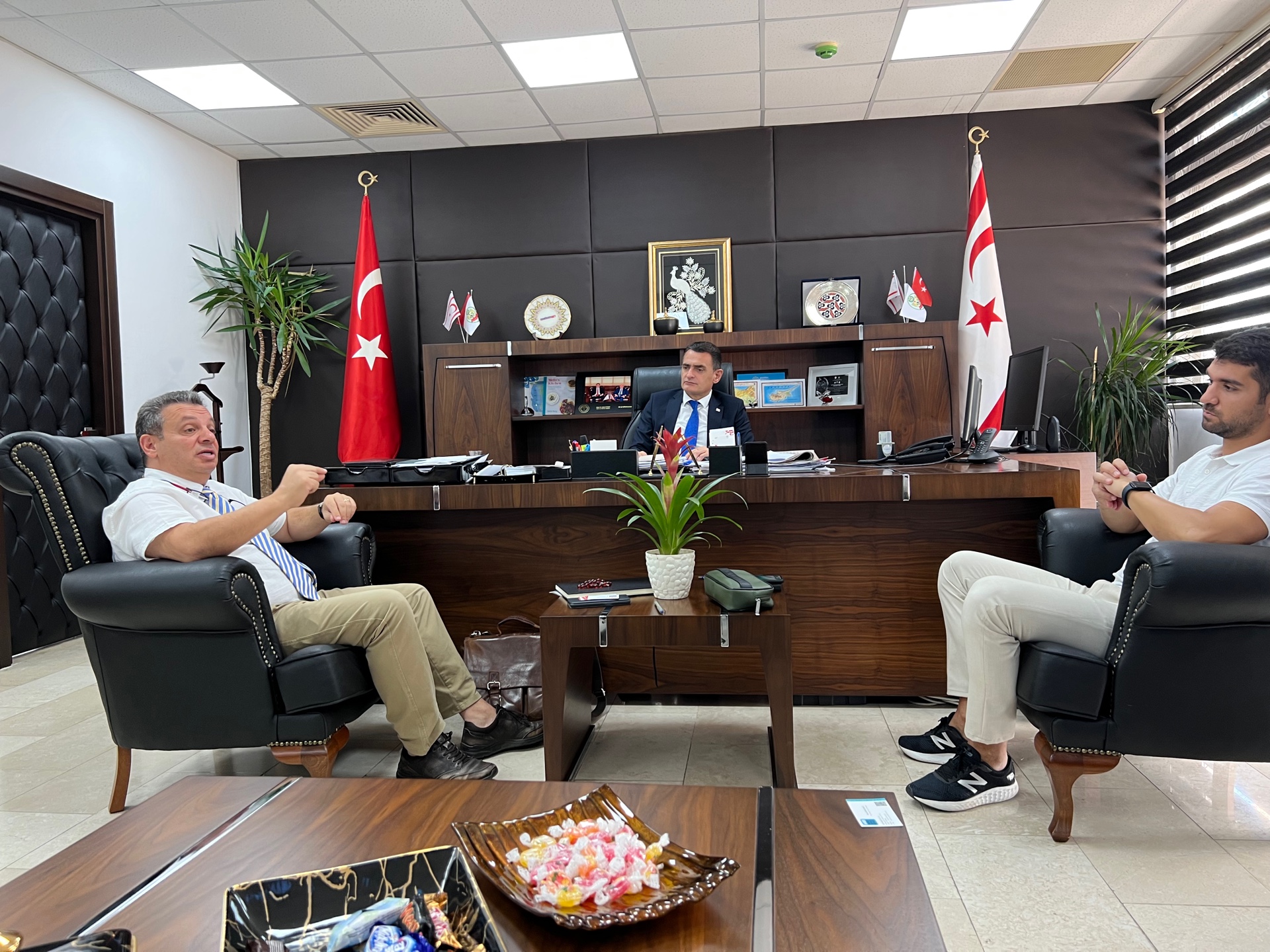 Tarım ve Doğal Kaynaklar Bakanı Dursun Oğuz,  Emre Borazancı’yı kabul etti