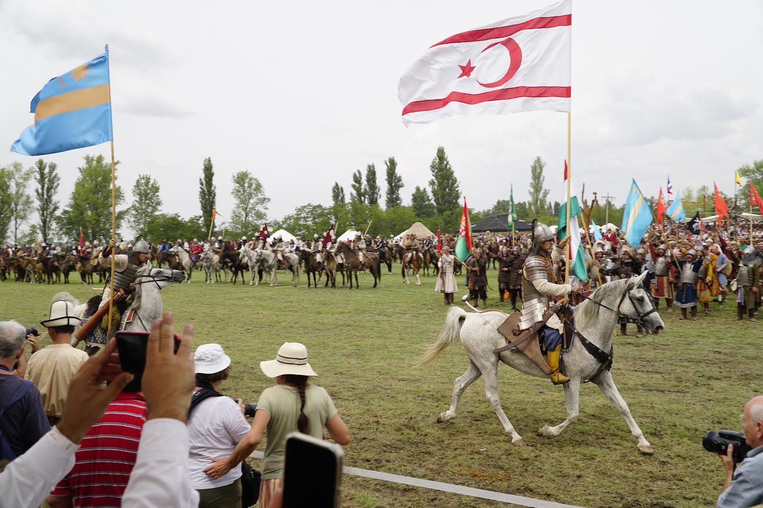 Turan Kurultayı’nda KKTC bayrağı